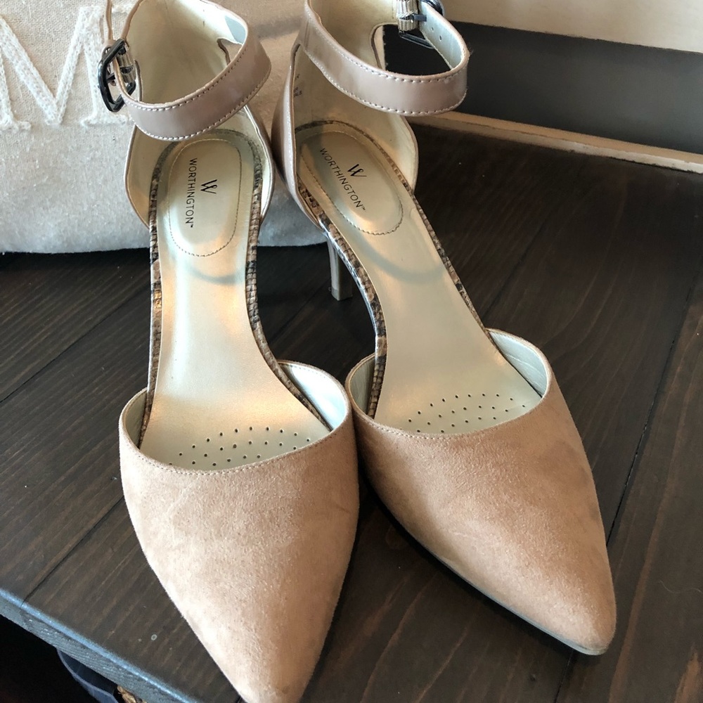 Worthington Kipper suede pointed toe nude pumps